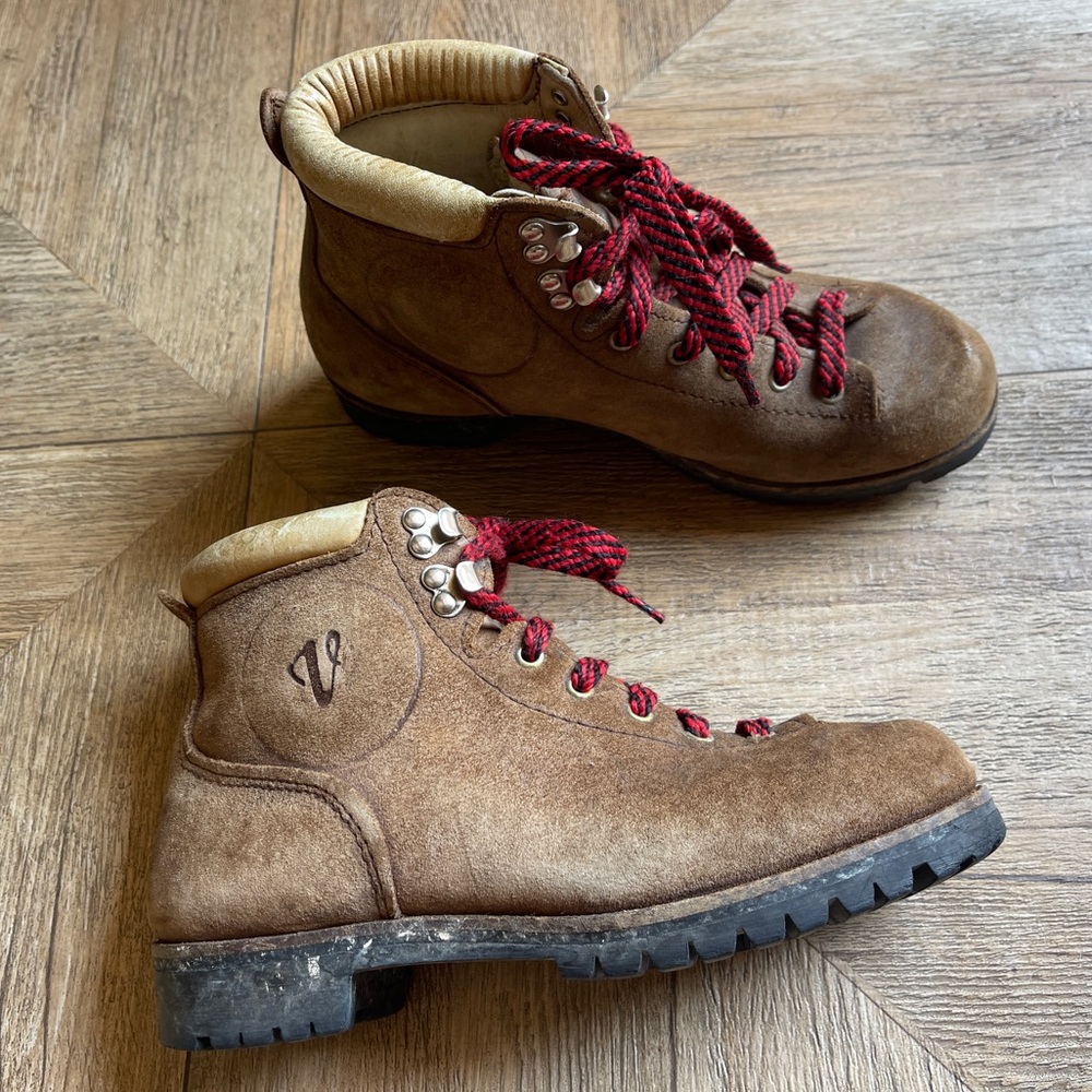 Vasque women’s leather boots steel toe
